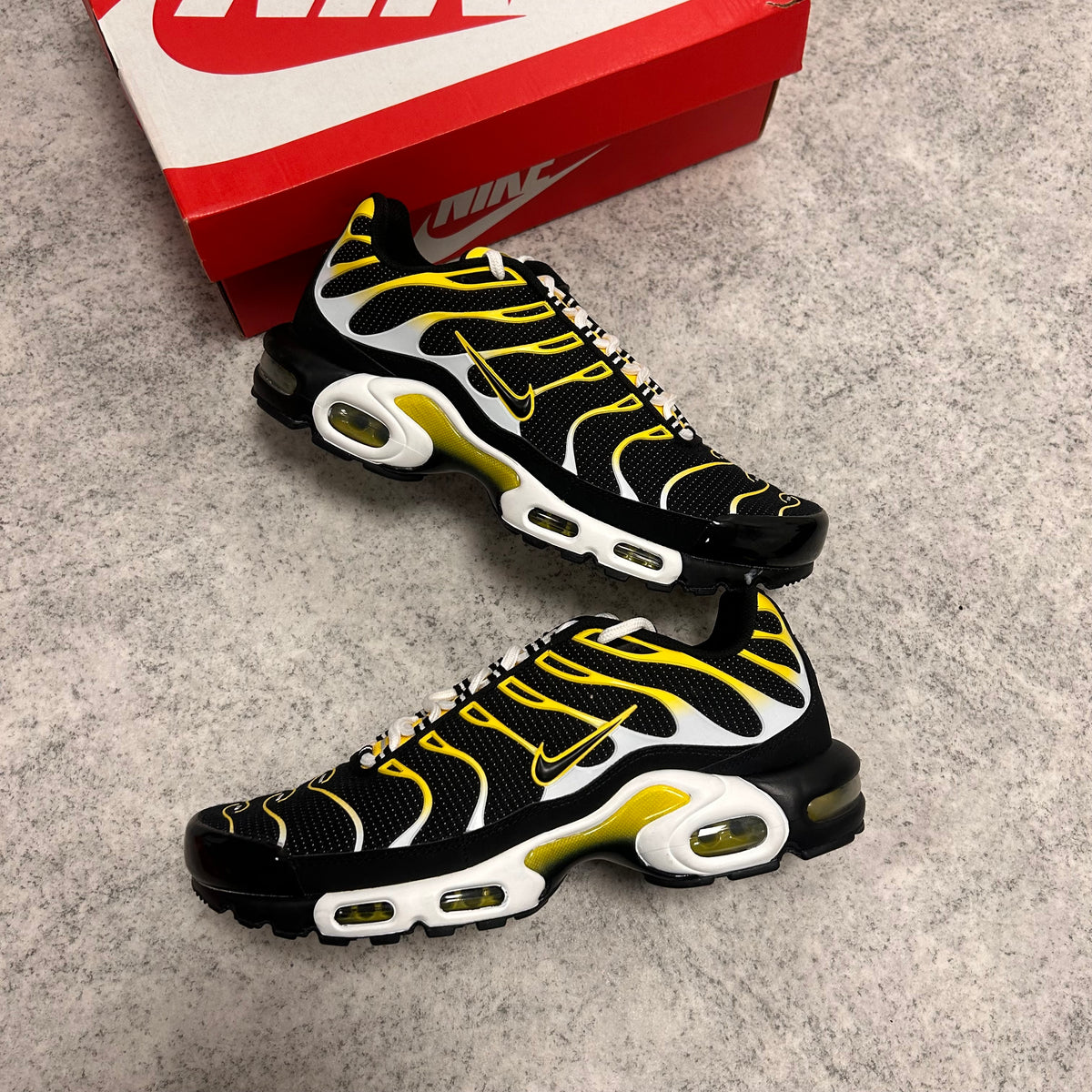 Nike Air Max Plus TN BLACK/TOUR YELLOW