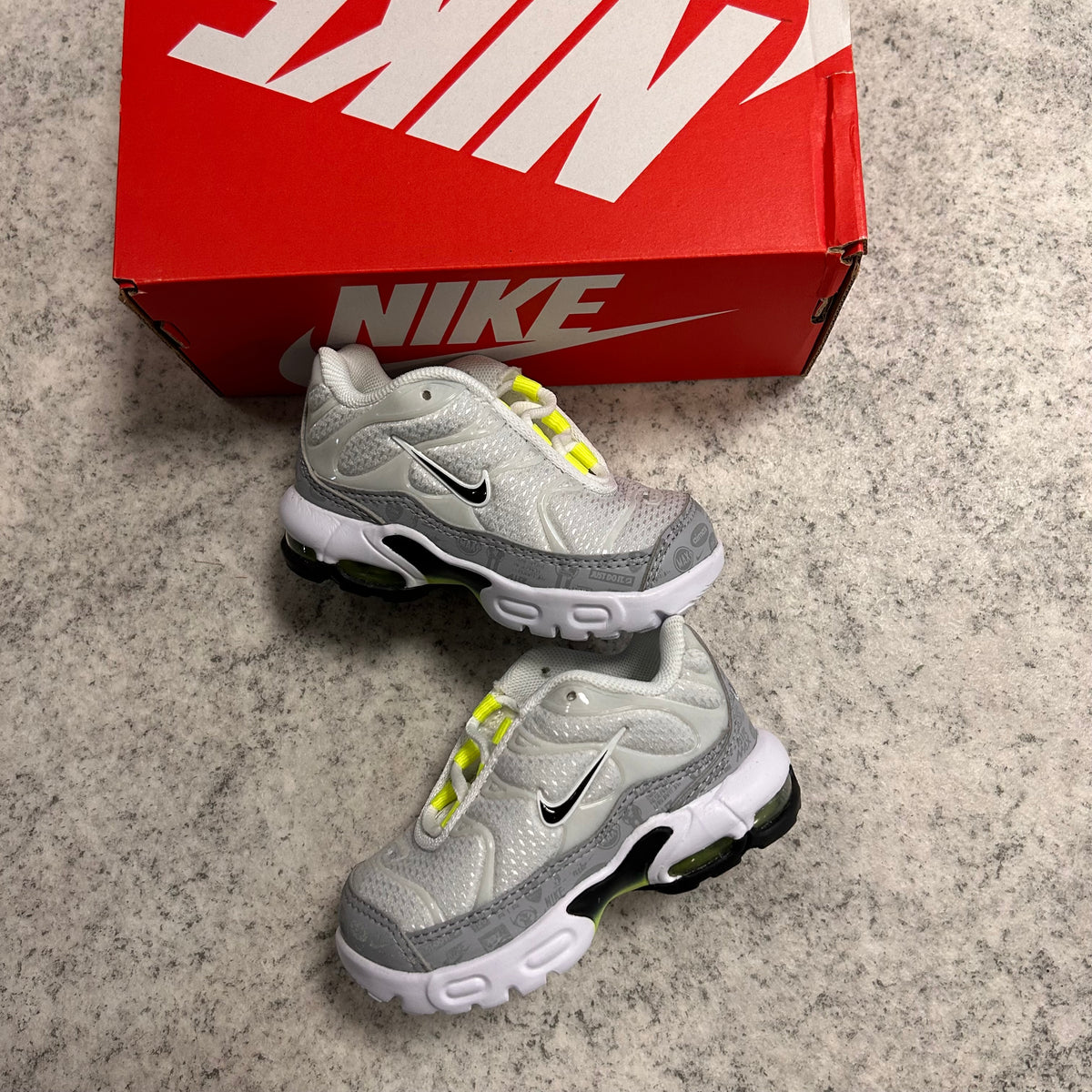 Nike Air Max Plus TN (infants) PLATINUM/GREY/NEON